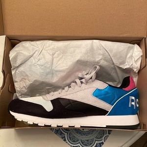 New in box with tags , only tried on , Reebok classic men’s size 11